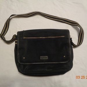 Frankie & Johnnie Messenger Bag